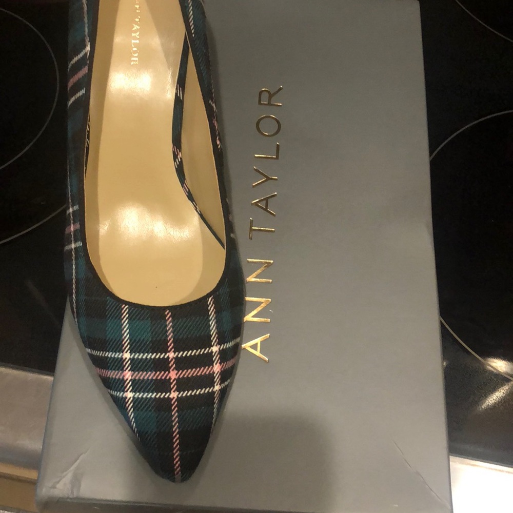 Brand New Ann Taylor Dark Spruce plaid heels